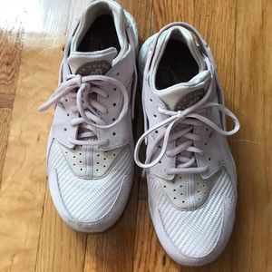 Lightly worn lavender Nike Huaarche size 11